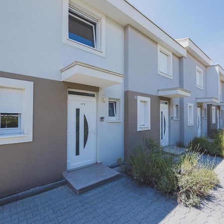 Apartments Lemon Новалья Экстерьер фото